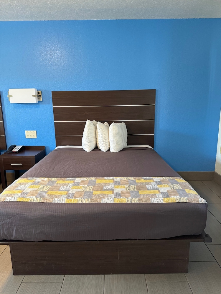 American Inn Punta Gorda - photo 9