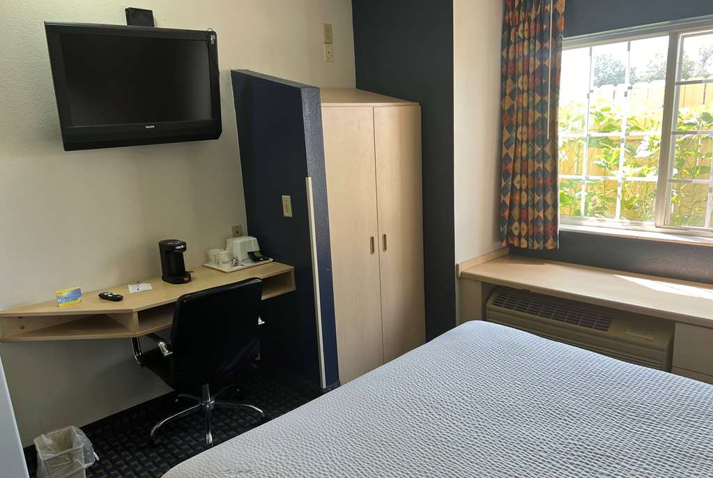 Days Inn & Suites by Wyndham Hutchinson - photo 26