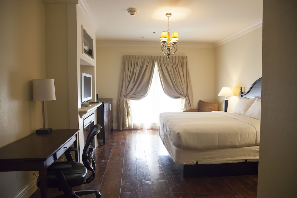 Niagara Crossing Hotel & Spa - photo 4