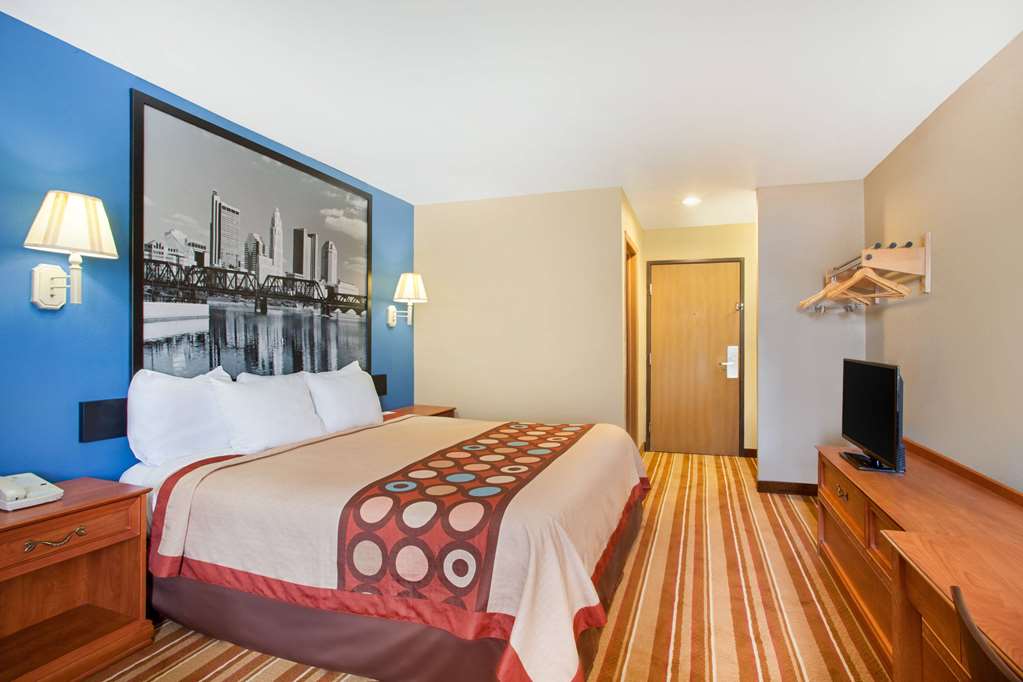 Super 8 by Wyndham Defiance - photo 10