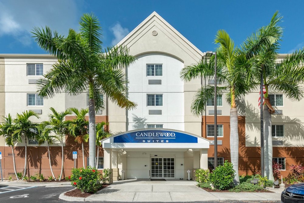 Candlewood Suites Fort Myers Sanibel Gateway by IHG - photo 25