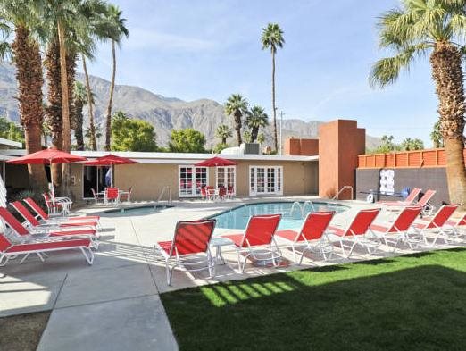 Bearfoot Inn Clothing Optional Hotel for Gay Men in Palm Springs, United States