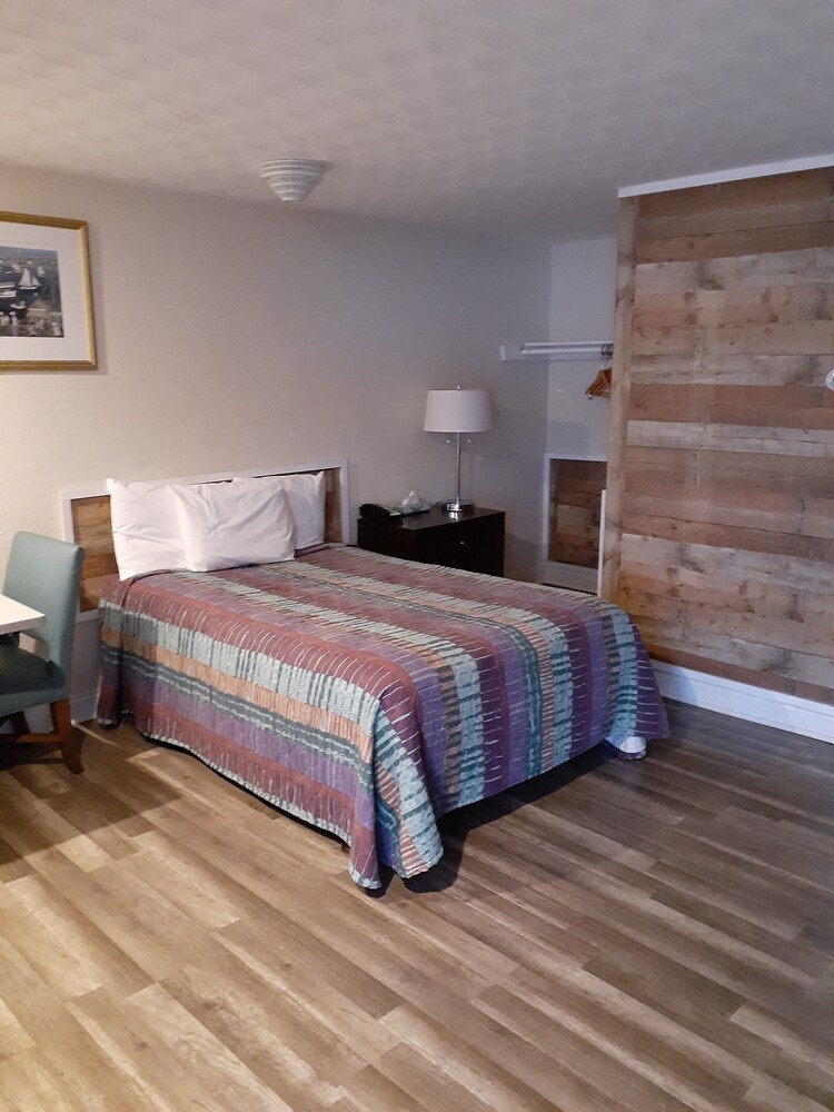 Town Line Motel - photo 48