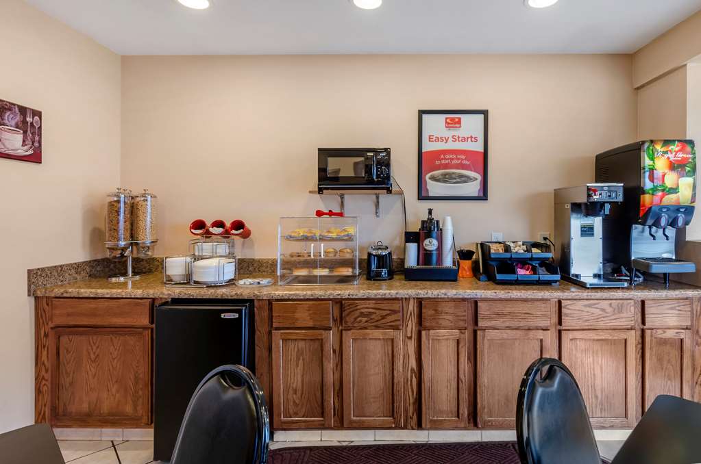 Econo Lodge Roanoke Civic Center - photo 18