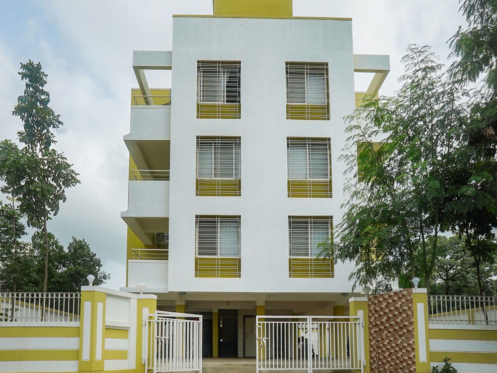Oyo 16007 Sk Executive - last minute hotel in Pune