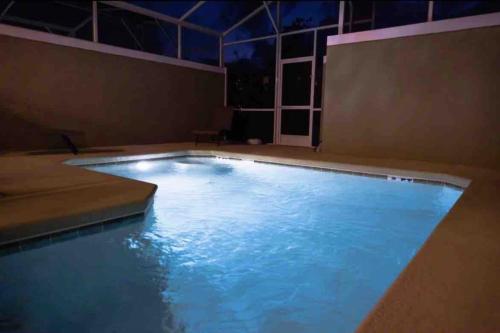 Modern Villa Private Pool Near Theme Parks and Full Resort Access — 4-Star Luxury Hotel in Kissimmee, United States