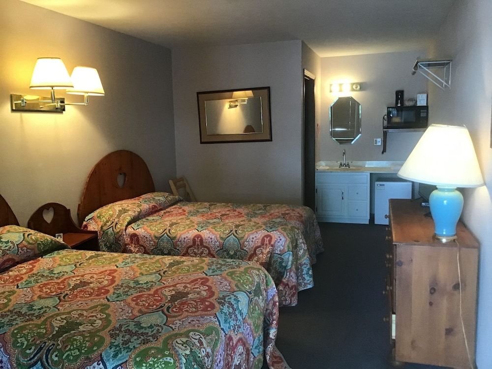 Andrew's Lakeside Resort - photo 8