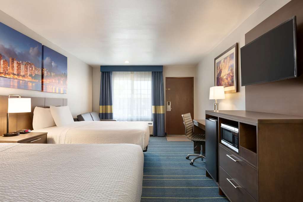 Days Inn & Suites by Wyndham Anaheim At Disneyland Park - photo 20