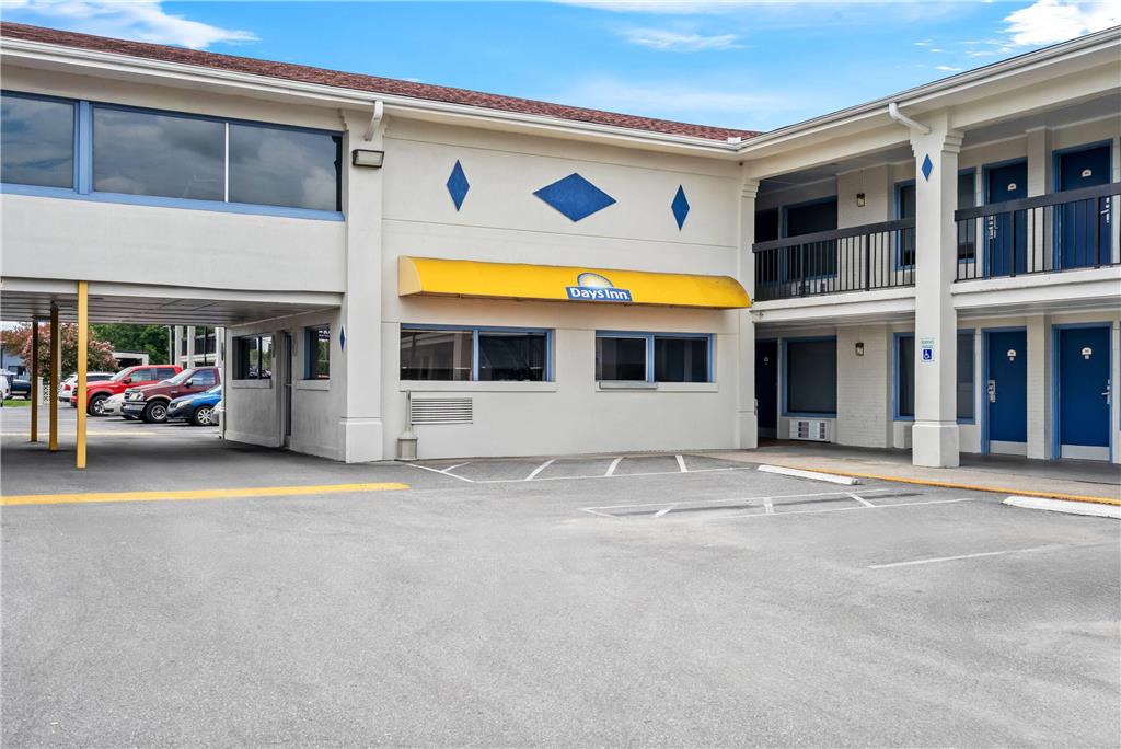 Days Inn by Wyndham Jacksonville NC - photo 3