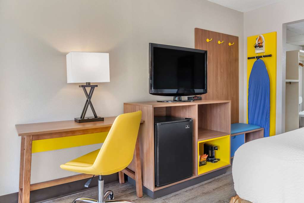 Days Inn & Suites by Wyndham Rocky Mount Golden East - photo 27