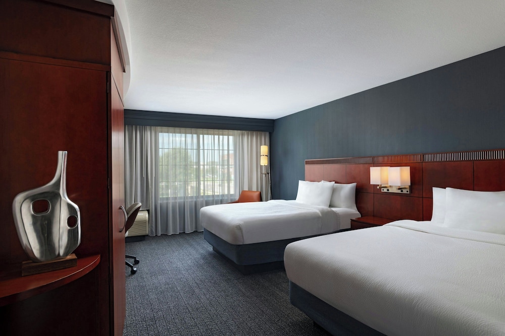 Courtyard Marriott Aksarben Village - photo 7