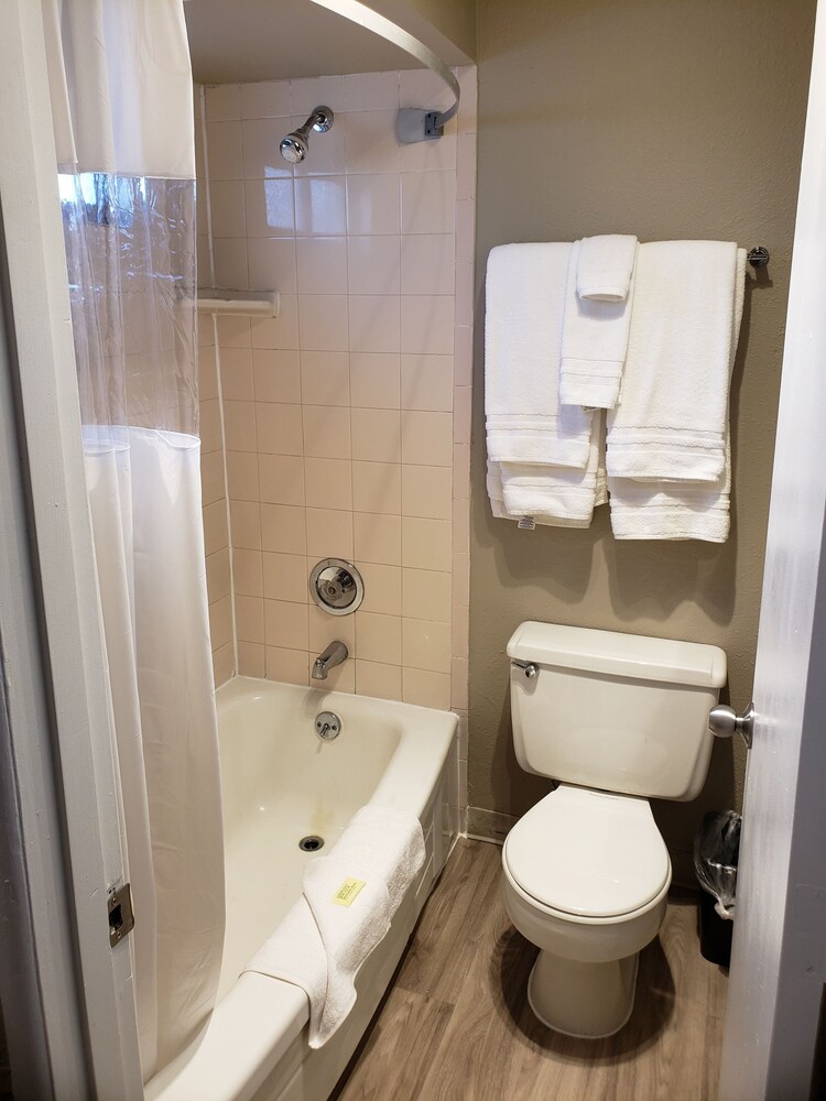 Yakima Valley Inn - photo 28