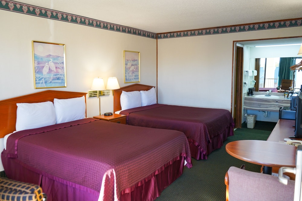 Sunset Inn Clarksville - photo 26