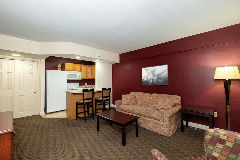 Red Roof Inn & Suites Hazleton - photo 11