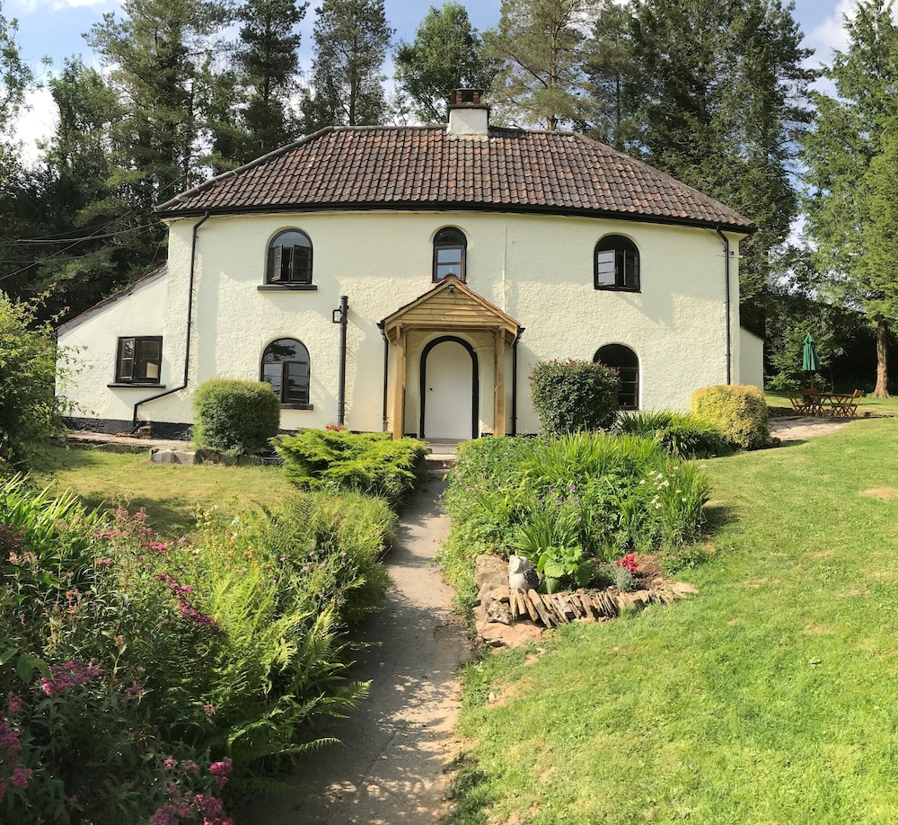 Barn Owl Cottage — 4-Star Luxury Hotel in Minehead, United Kingdom