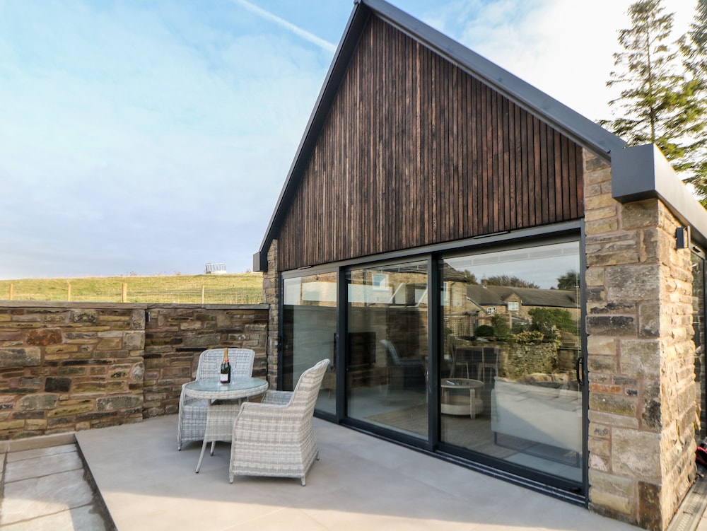 Overlea Coach House — 4-Star Luxury Hotel in High Peak, United Kingdom