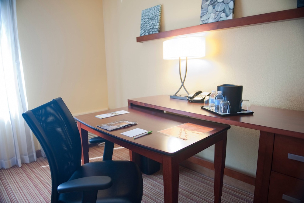 Courtyard by Marriott Shreveport Airport - photo 10