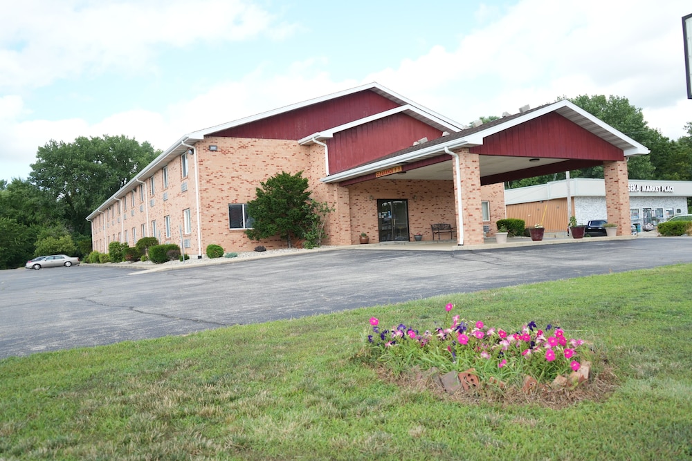 Watseka 24 Inn & Suites - photo 42