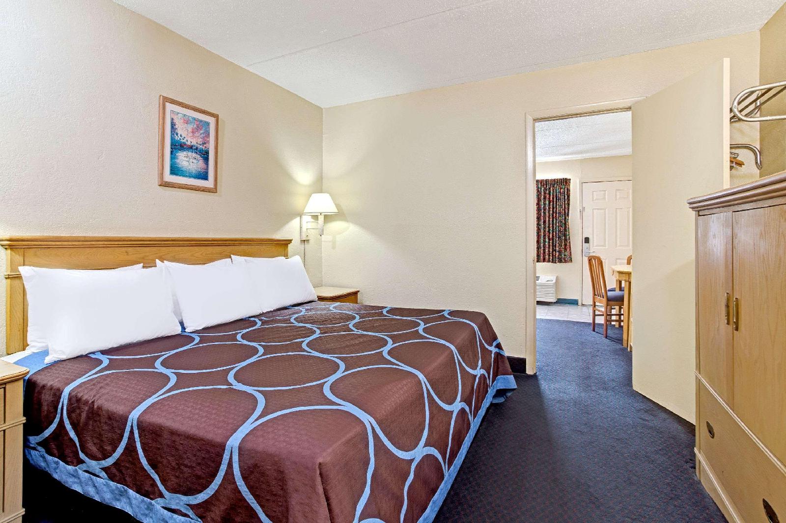 Super 8 Tampa U.S.F. Near Busch Gardens Downtown - photo 8