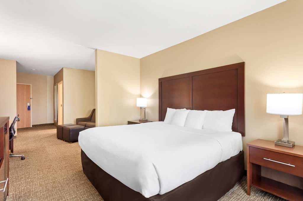 Comfort Suites Gulfport Central - photo 16
