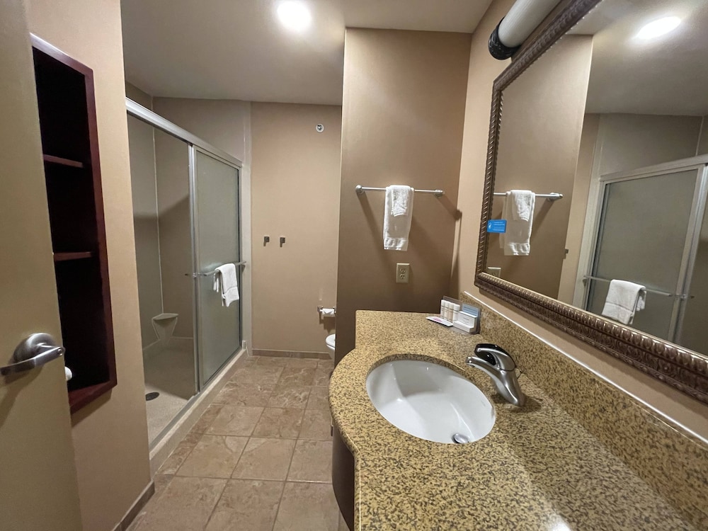 Hampton Inn & Suites Rifle - photo 33