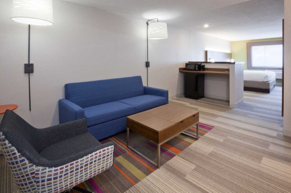 Holiday Inn Express & Suites Minneapolis West End by IHG - photo 8