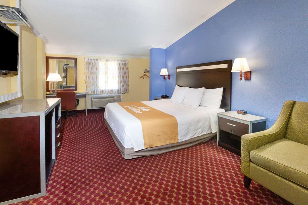 Days Inn by Wyndham Nanuet Spring Valley - photo 9