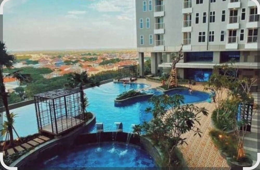 Cozy Apartment on Top of Pakuwon City Mall — 4-Star Luxury Hotel in Surabaya, Indonesia