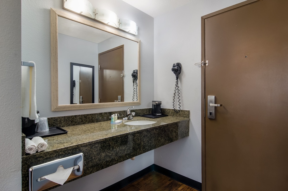 Quality Inn & Suites Silverdale Bangor Keyport - photo 13