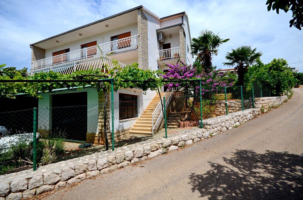 Apartment Lara — 4-Star Luxury Hotel in Marina, Croatia
