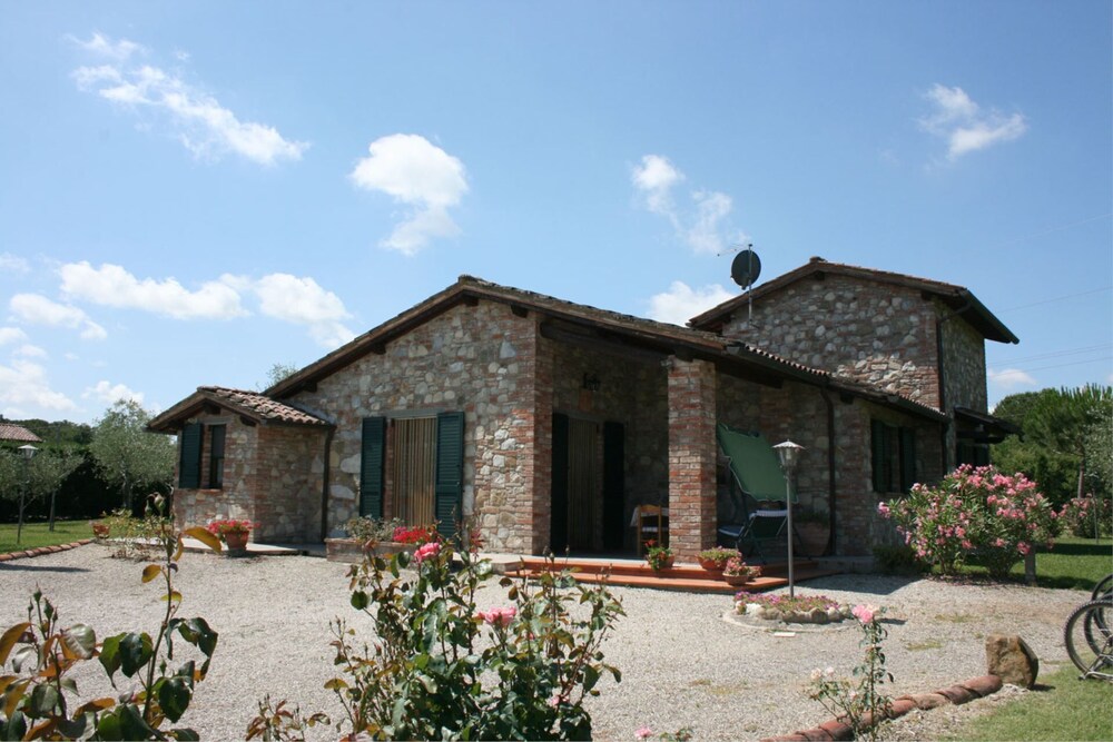 Villa Marty Castiglione del Lago — 4-Star Luxury Hotel in Castiglione Del Lago, Italy