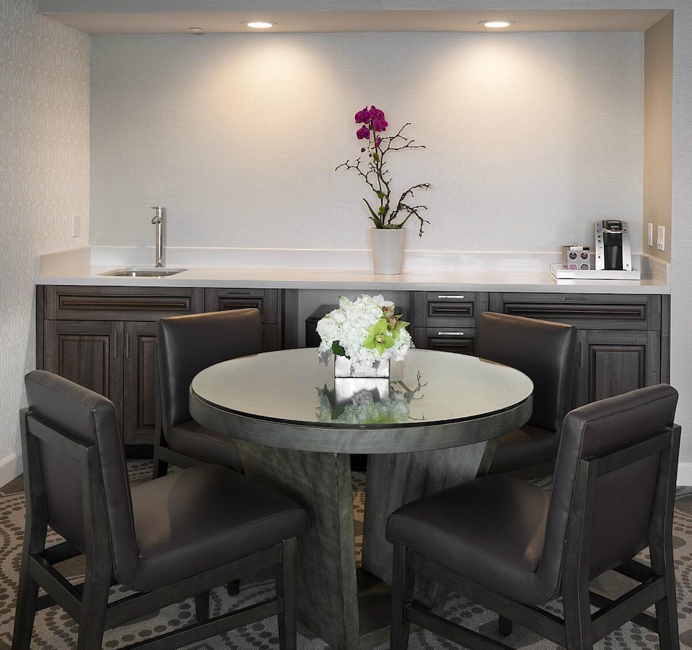 Marina del Rey Hotel - photo 11
