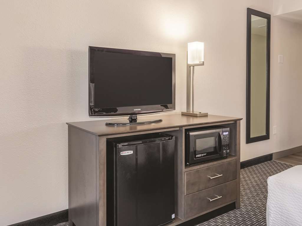 La Quinta Inn & Suites by Wyndham Salem NH - photo 15