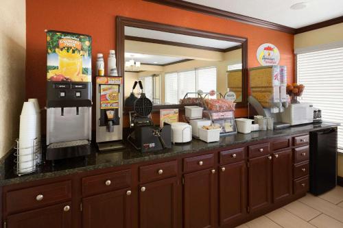 Super 8 By Wyndham Woodward - photo 17