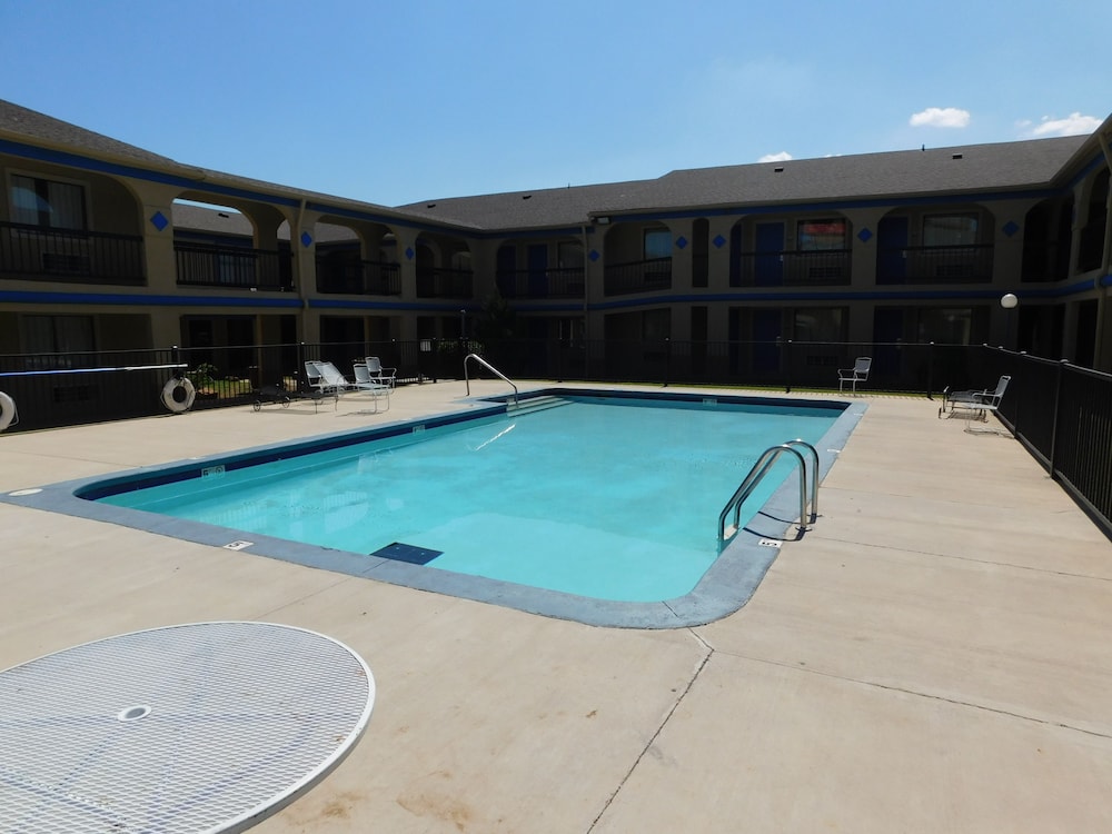 Days Inn By Wyndham Oklahoma City Nw Expressway - photo 40