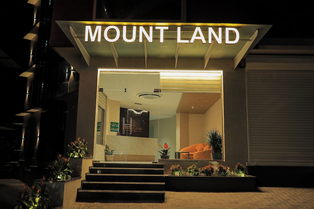 Mount Land - carbon neutral hotel in Unknown City