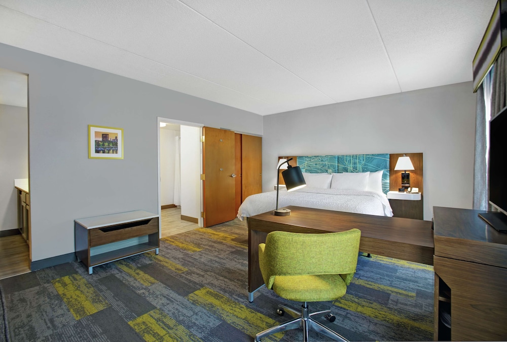 Hampton Inn & Suites Augusta West - photo 20