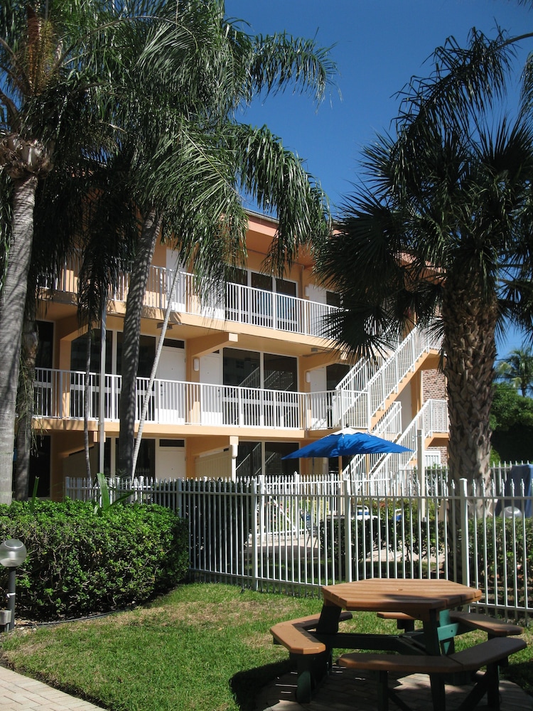 Canada House Beach Club Resort - photo 2