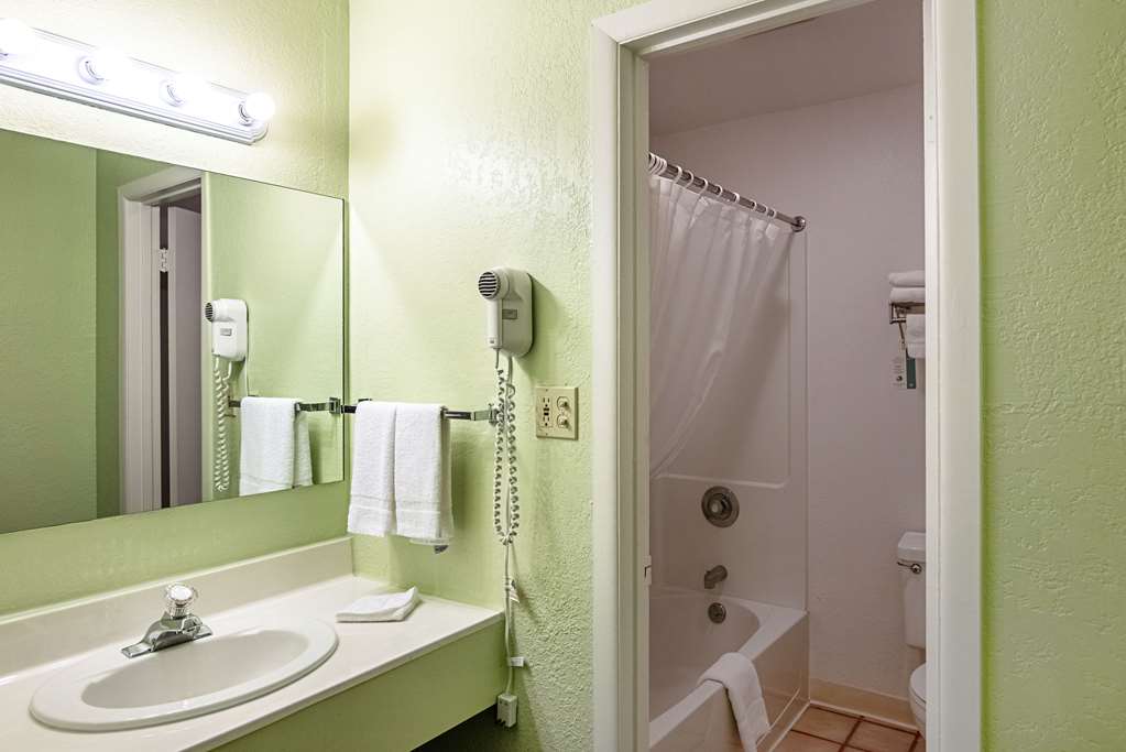 Rodeway Inn Gunnison Crested Butte - photo 21