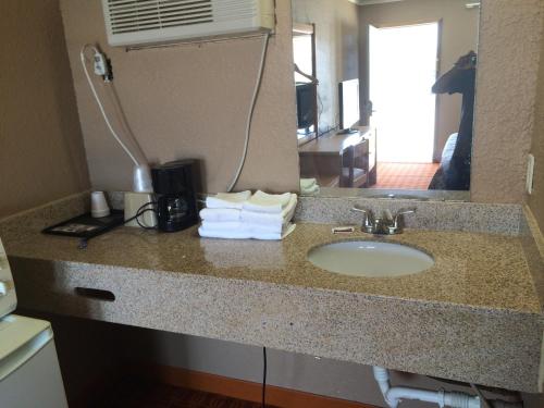 Lake Shore Motel - photo 29