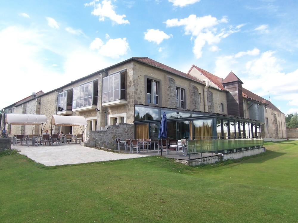 Hôtel Abbaye du Golf de Lésigny — hotel in Lesigny