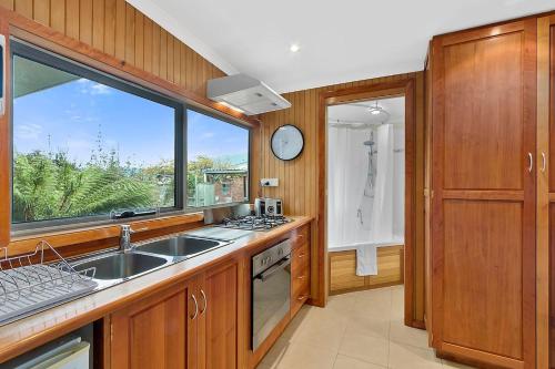 Forty South Cottage A Secluded Waterside Getaway — Lindisfarne — photo 5