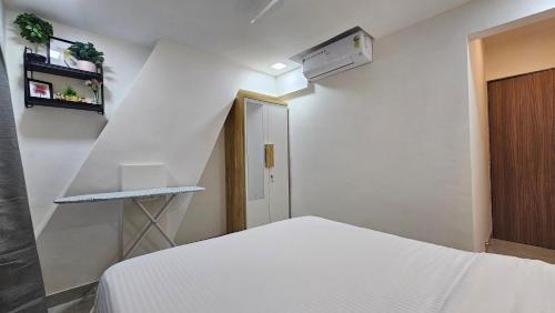 Lite Stays Khar West