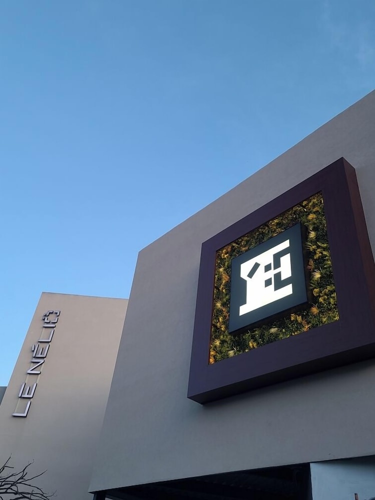 Hôtel Restaurant Le Nelio in Aix-En-Provence, France