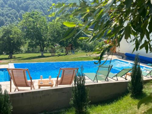 Friends & Family Moieciu in Moieciu De Jos, Romania