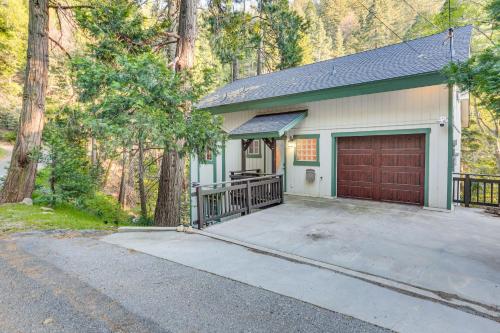 Crestline Home with Deck Less Than 2 Mi to Lake Gregory — 4-Star Luxury Hotel in Crestline, United States
