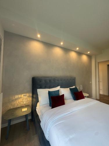 La Vita LakeView Garden & Pool — 4-Star Luxury Hotel in Sarnico, Italy