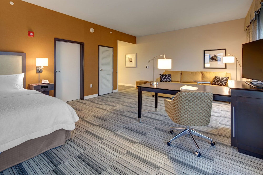 Hampton Inn & Suites Roanoke Downtown - photo 17