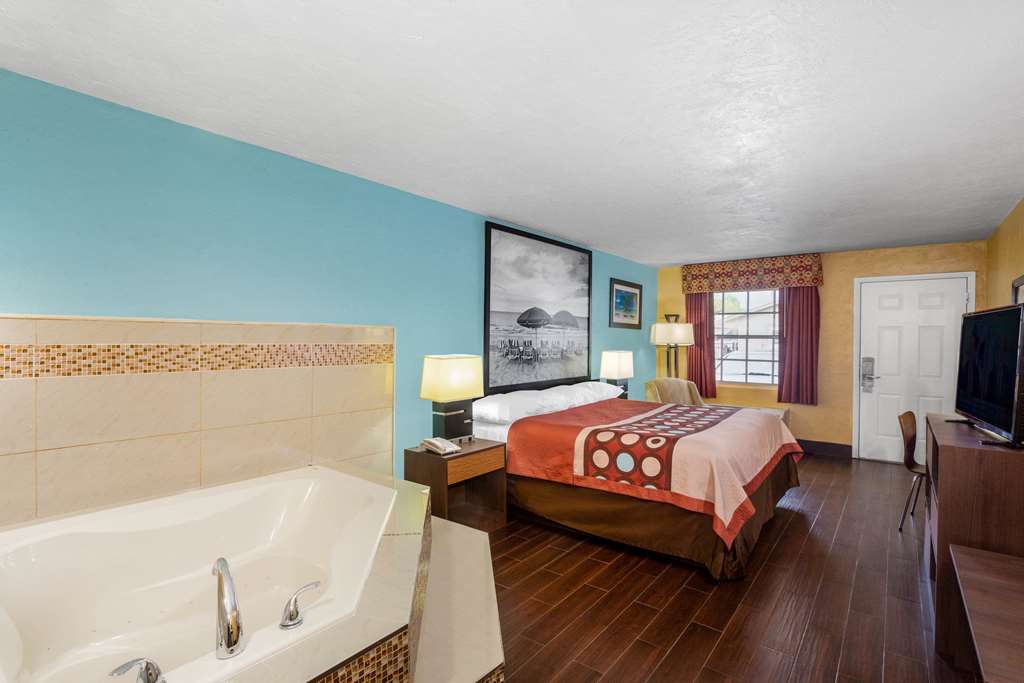 Super 8 by Wyndham Bradenton Sarasota Area - photo 19