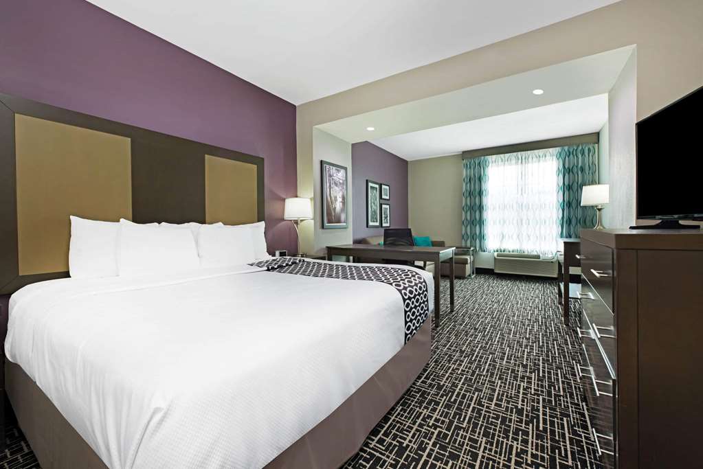 La Quinta Inn & Suites by Wyndham Lake Charles Westlake - photo 23